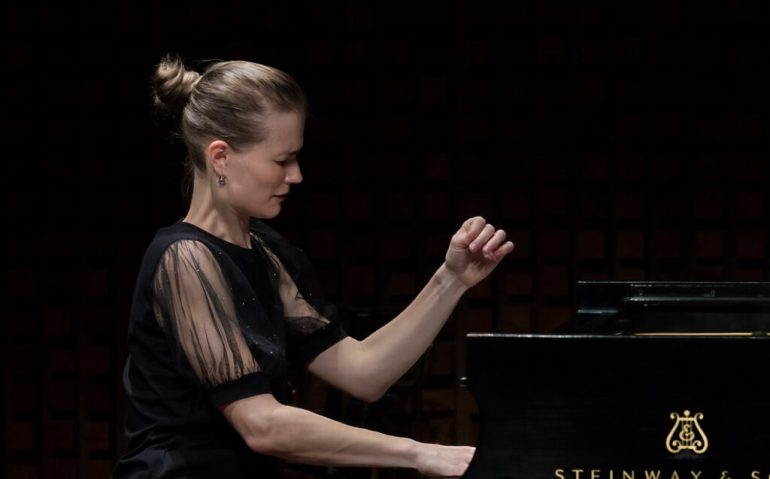 31.8.-pianista-Anastasiya-Evsina-foto-para-CHRISTOPH-DIEWALD-1024x819