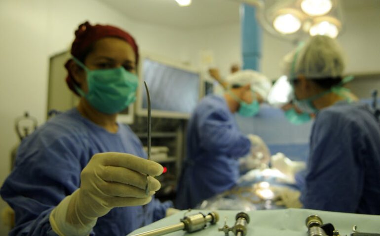 Cirurgia_Arquivo_Matheus_Oliveira_Agencia_Saude-768x510