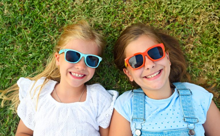 Divulgação-Canva Criança pode usar óculos de sol