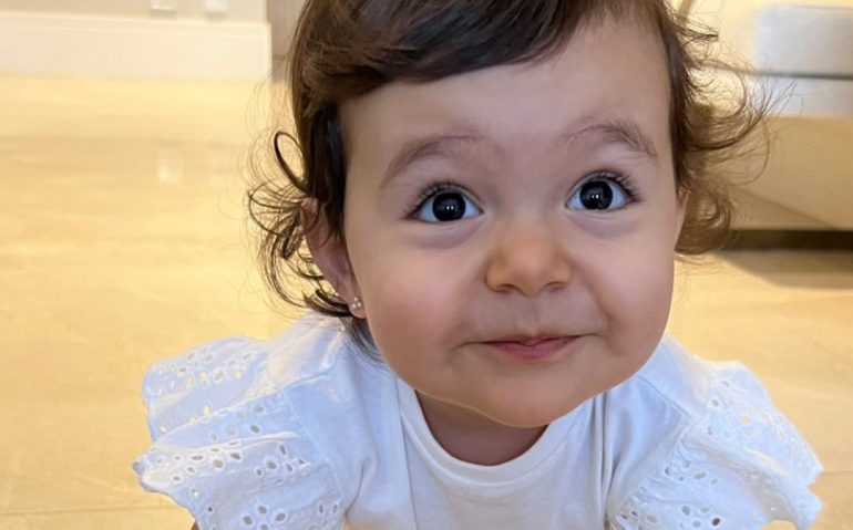 Lulu-a-menina-de-dois-anos-que-esta-encantando-as-redes-sociais-2-e1665778212680-1200x675